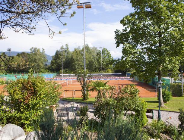 Großes Tennisareal
